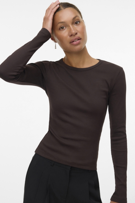 Vero Moda bruine dames t-shirt | Model vooraanzicht