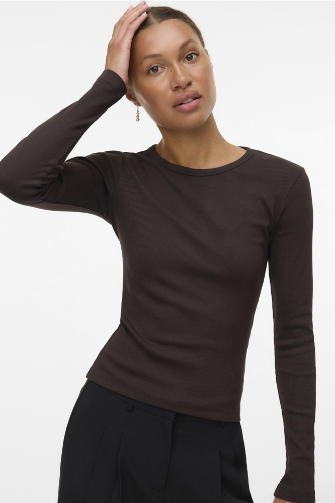 Vero Moda bruine dames t-shirt | Model vooraanzicht