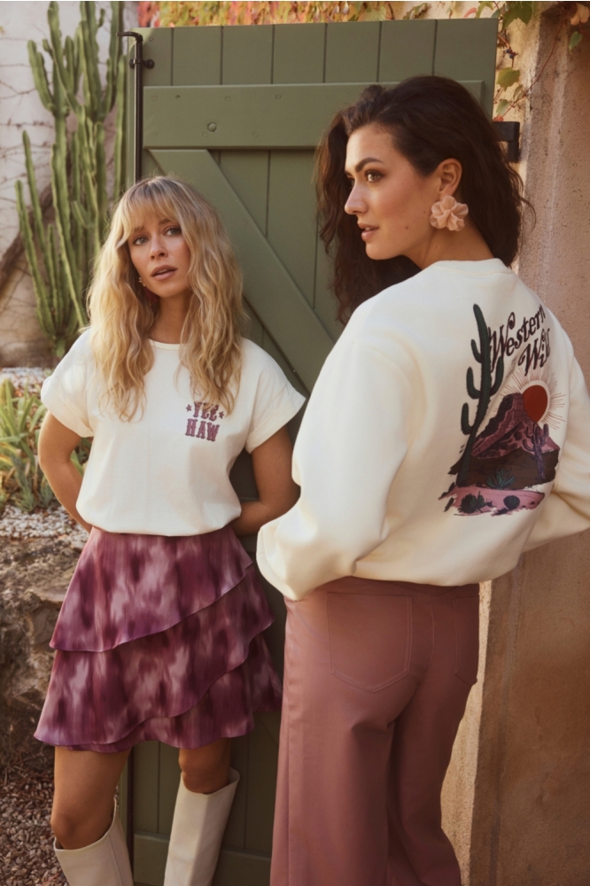 Lofty Manner ecru dames t-shirt | Sfeerbeeld, In situatie