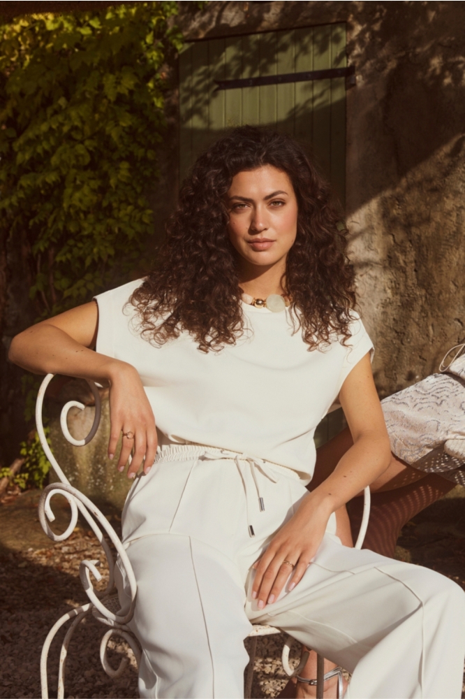 Lofty Manner ecru dames t-shirt | Sfeerbeeld, In situatie