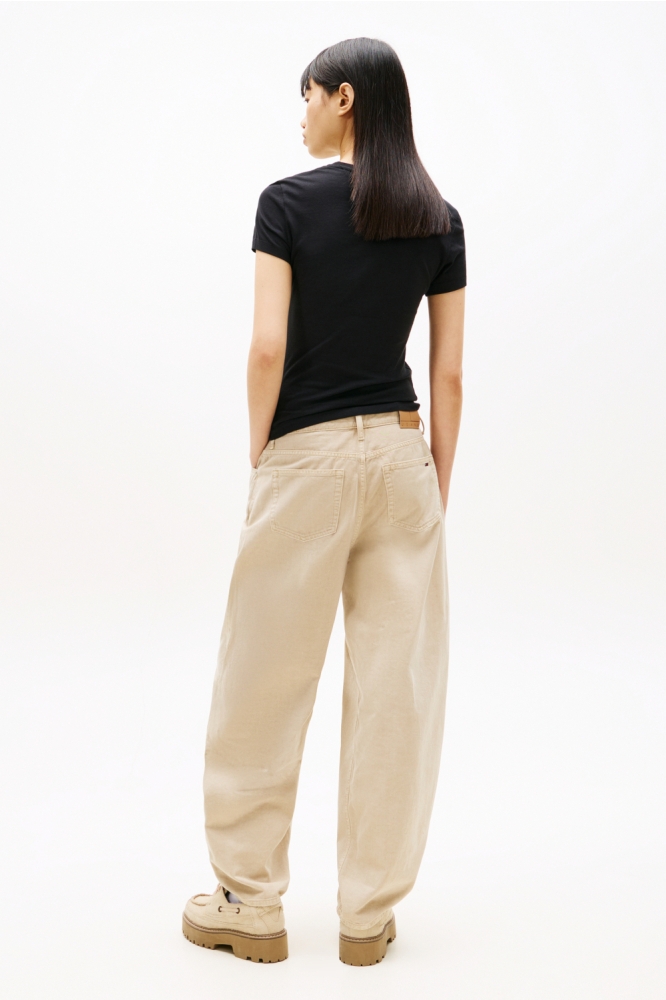 Tommy Jeans zwarte dames t-shirt | Model achteraanzicht