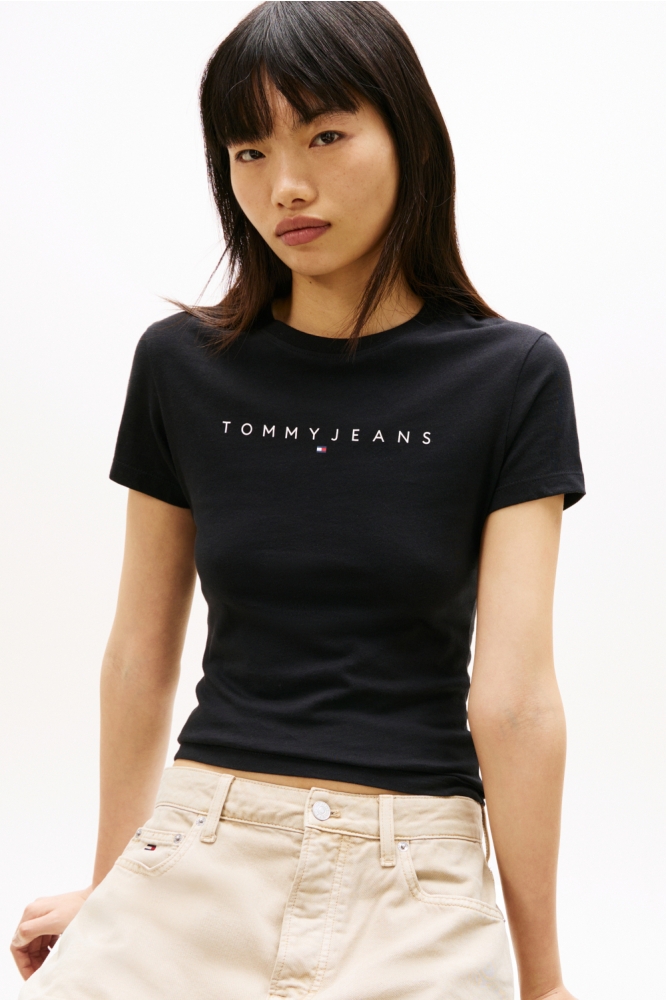 Tommy Jeans zwarte dames t-shirt | Model vooraanzicht