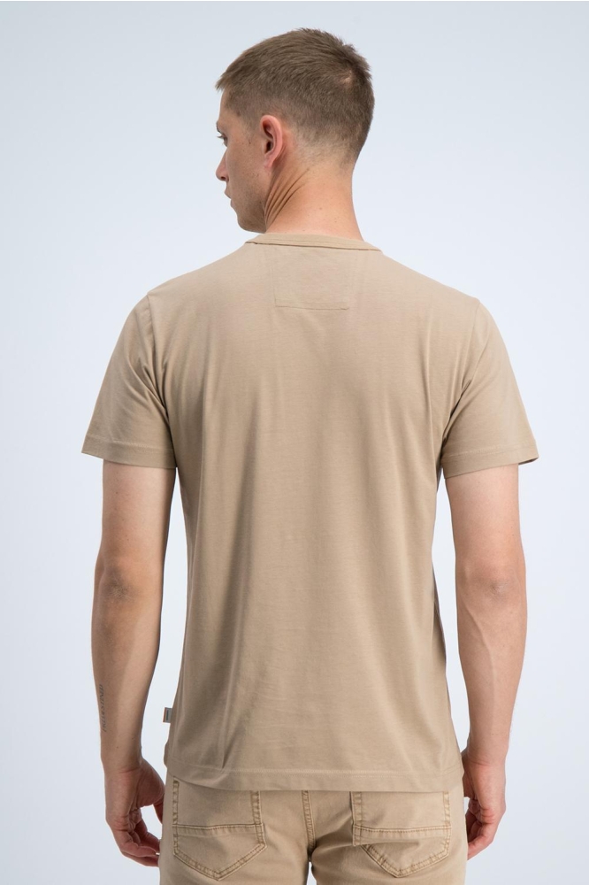 Gabbiano zand heren t-shirt | Model achteraanzicht