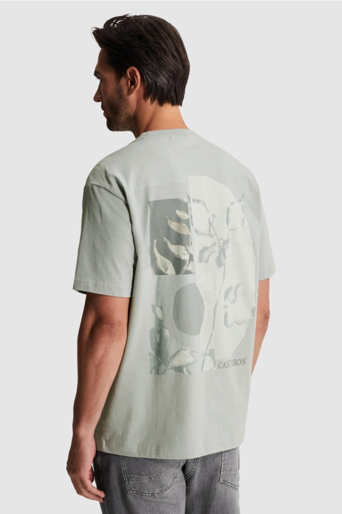 Cast Iron groene heren t-shirt | Model achteraanzicht