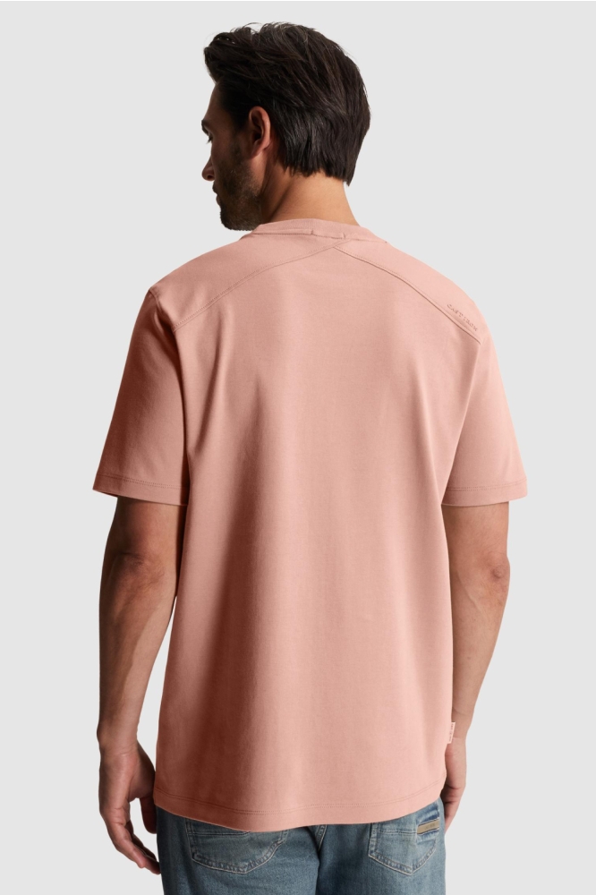 Cast Iron roze heren t-shirt | Model achteraanzicht