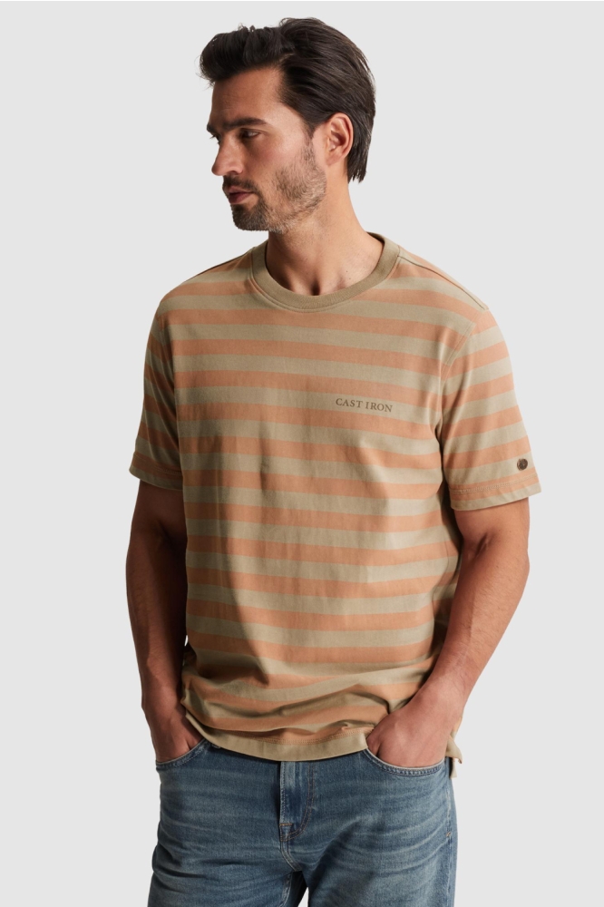 Cast Iron beige heren t-shirt | Model vooraanzicht