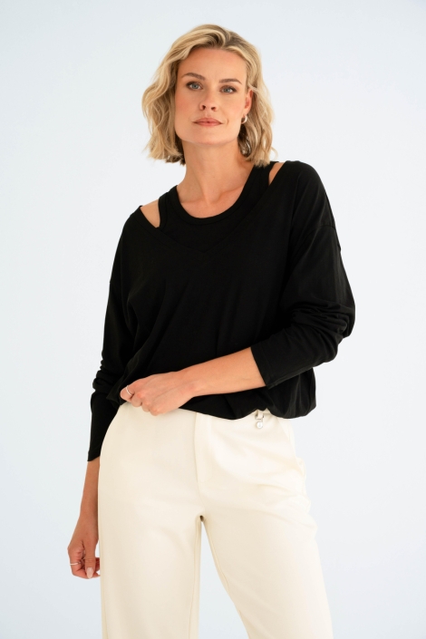 Maicazz zwarte dames t-shirt | Model vooraanzicht