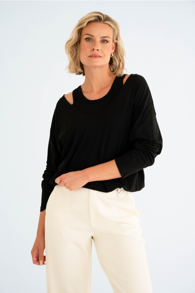 Maicazz zwarte dames t-shirt | Model vooraanzicht