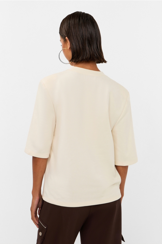 Studio Amaya beige dames t-shirt | Model achteraanzicht