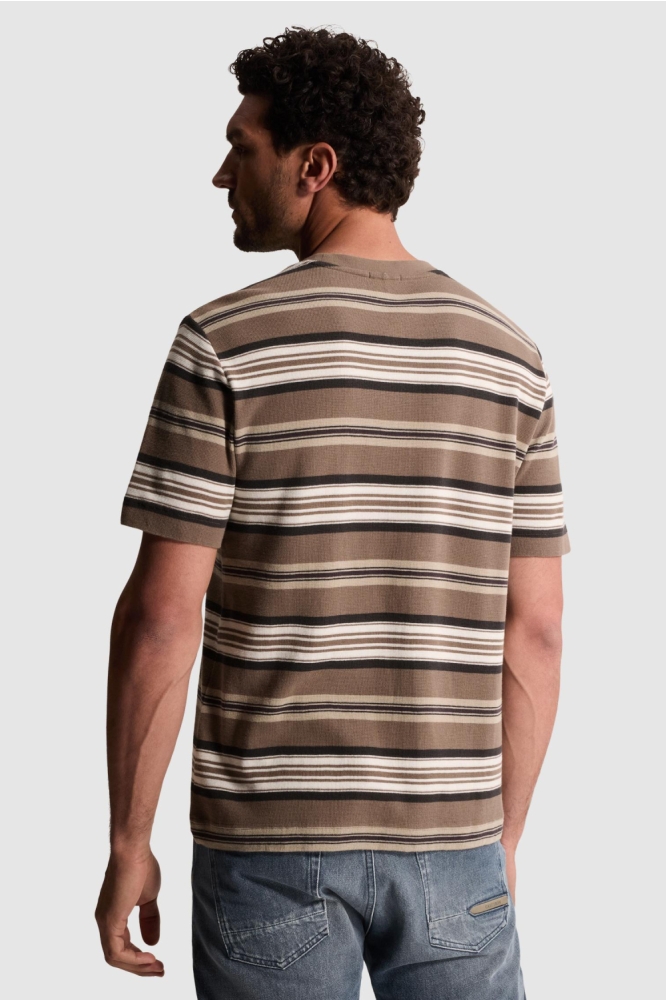 Cast Iron taupe heren t-shirt | Model achteraanzicht