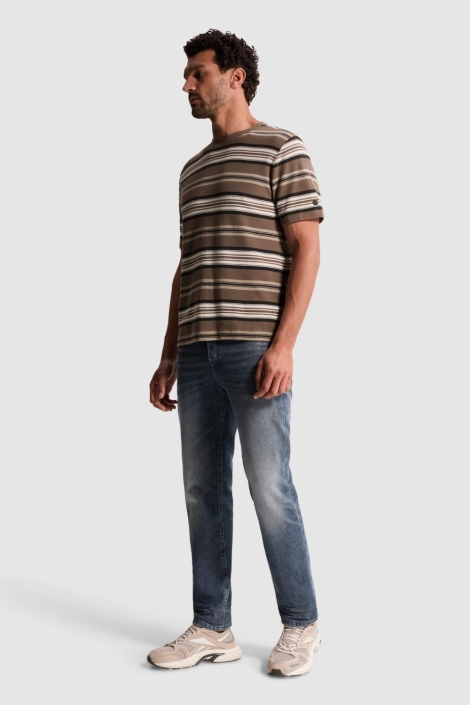 Cast Iron taupe heren t-shirt | Model