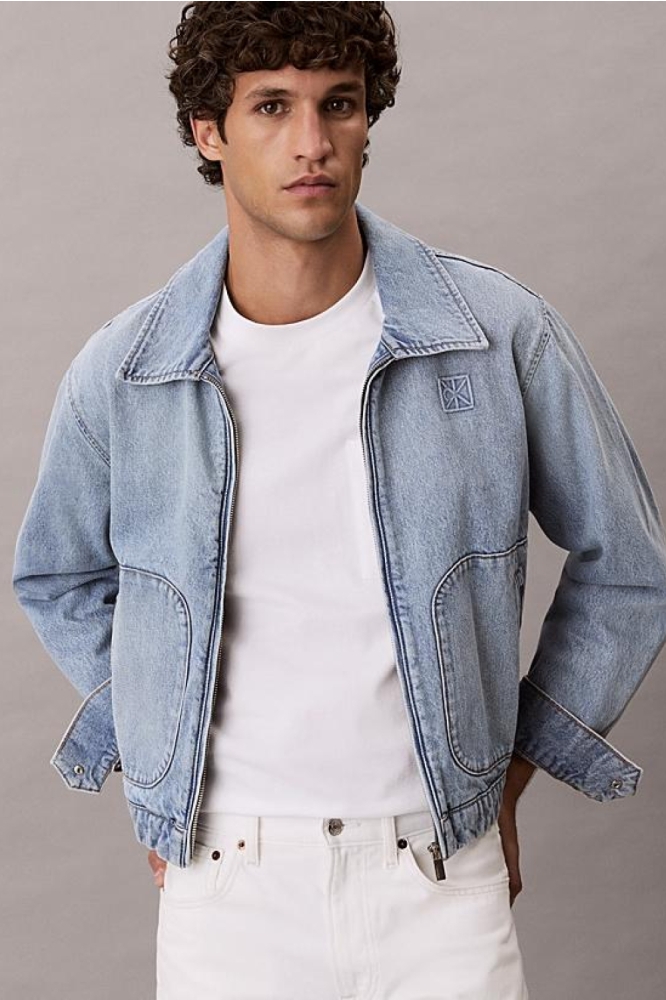 Calvin Klein witte heren t-shirt | Model vooraanzicht