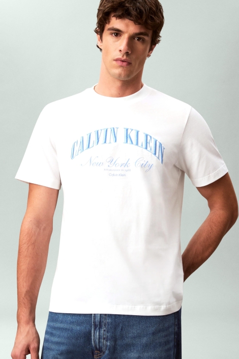 Calvin Klein witte heren t-shirt | Model vooraanzicht