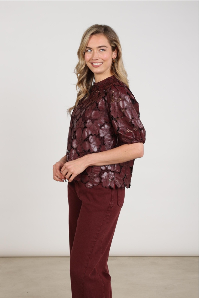 Nukus bordeaux dames t-shirt | Model zijaanzicht