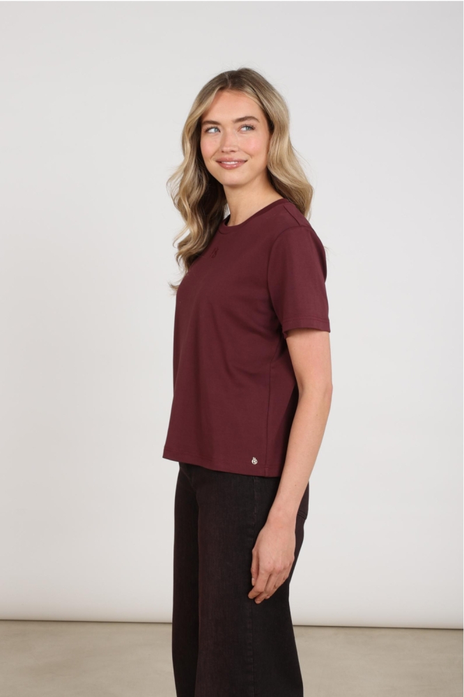 Nukus bordeaux dames t-shirt | Model zijaanzicht