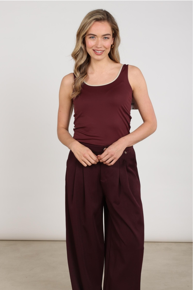 Nukus bordeaux dames top | Model vooraanzicht