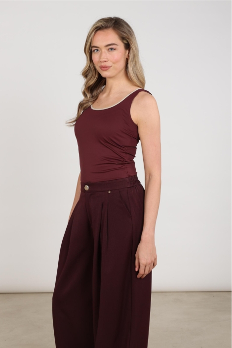 Nukus bordeaux dames top | Model vooraanzicht