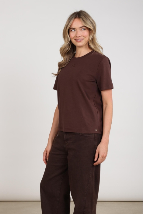 Nukus bruine dames t-shirt | Model vooraanzicht