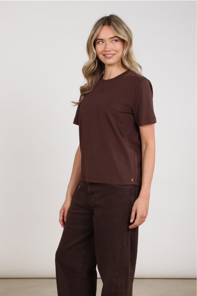 Nukus bruine dames t-shirt | Model vooraanzicht