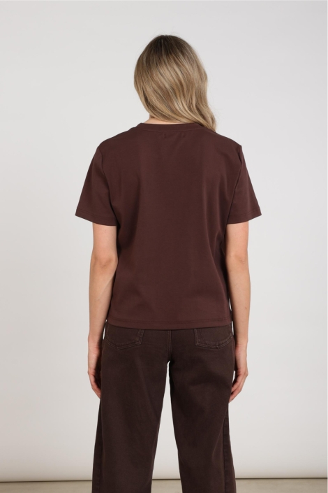 Nukus bruine dames t-shirt | Model achteraanzicht