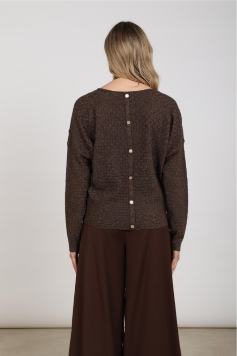 Nukus bruine dames trui | Model achteraanzicht