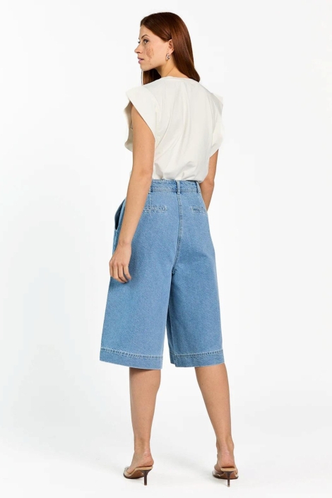 Aaiko witte dames t-shirt | Model achteraanzicht