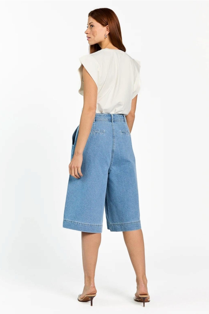 Aaiko witte dames t-shirt | Model achteraanzicht