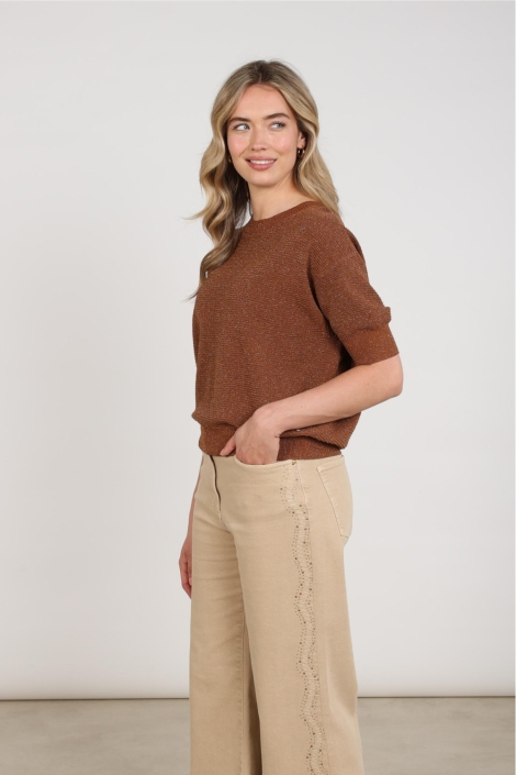 Nukus camel dames t-shirt | Model zijaanzicht