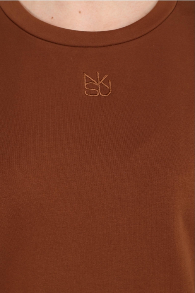 Nukus camel dames t-shirt | Close up