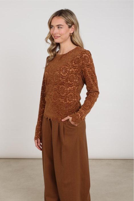 Nukus camel dames top | Model zijaanzicht