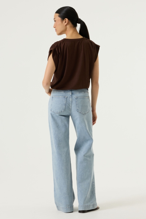 Garcia bruine dames t-shirt | Model achteraanzicht