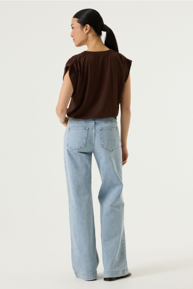 Garcia bruine dames t-shirt | Model achteraanzicht