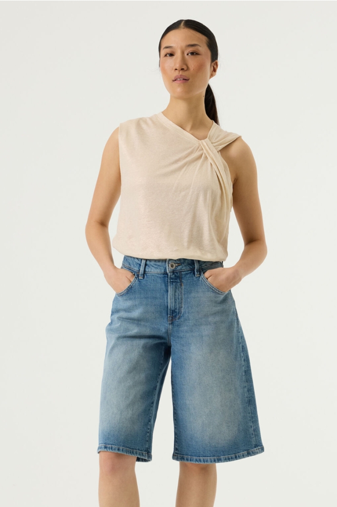 Garcia beige dames top | Model vooraanzicht