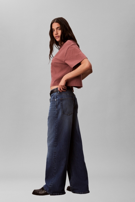 Calvin Klein bruine dames t-shirt | Model zijaanzicht