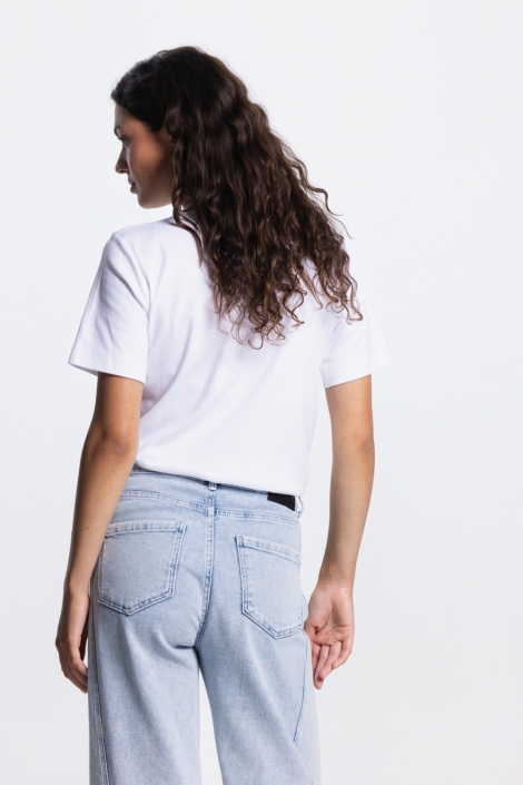 Juffrouw Jansen witte dames t-shirt | Model achteraanzicht