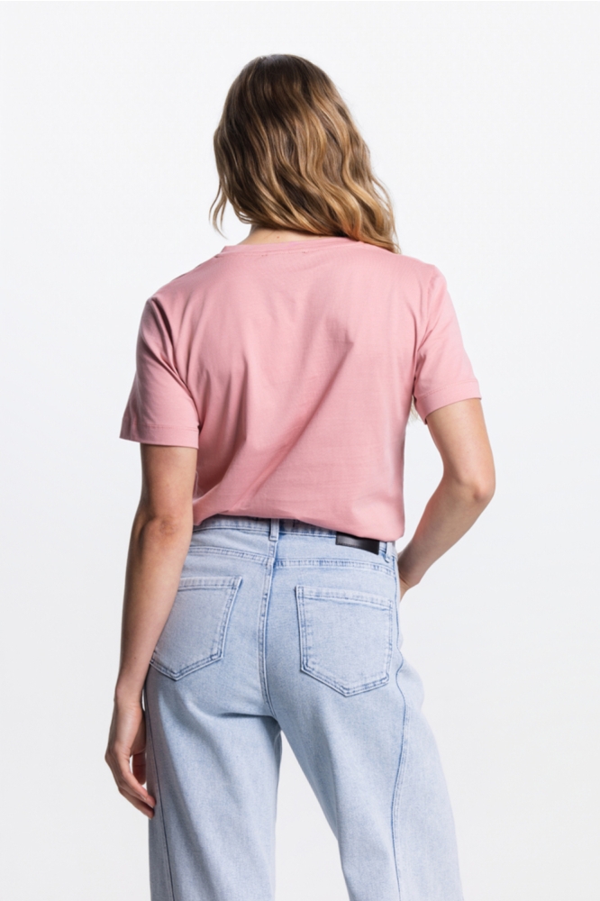 Juffrouw Jansen roze dames t-shirt | Model achteraanzicht