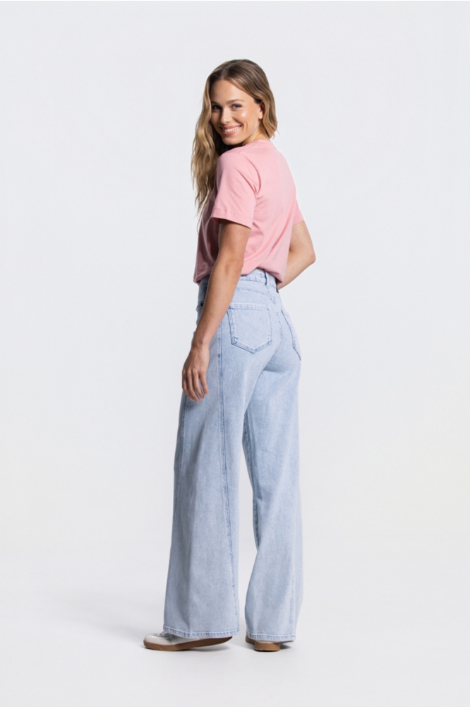 Juffrouw Jansen roze dames t-shirt | Model achteraanzicht