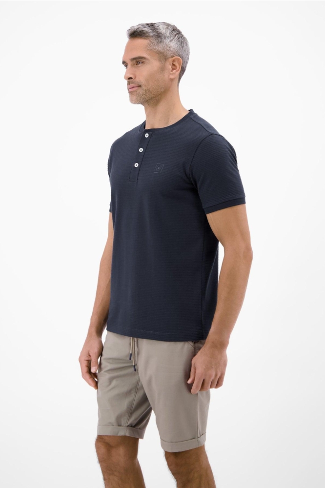 Lerros blauwe heren t-shirt | Model zijaanzicht