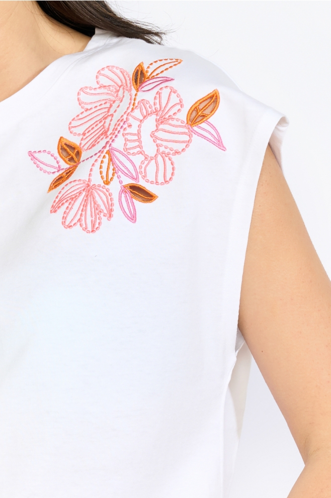 LolaLiza witte dames t-shirt | Close up