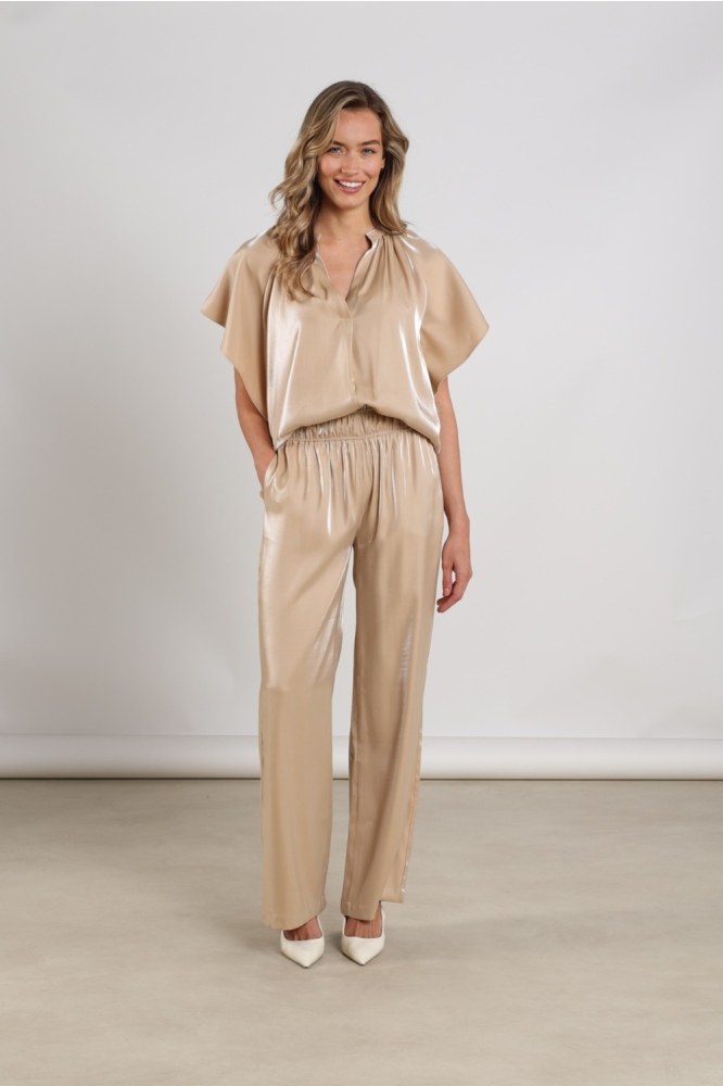 Nukus zand dames blouse | Model