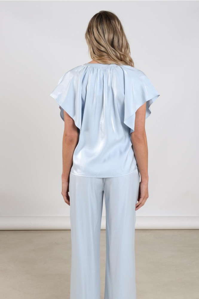 Nukus blauwe dames blouse | Model achteraanzicht