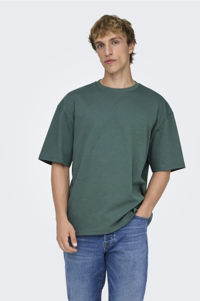 Only & Sons groene heren t-shirt | Model vooraanzicht