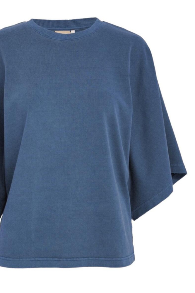 Peppercorn blauwe dames t-shirt | Close up