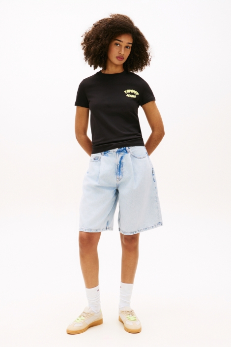 Tommy Jeans zwarte dames t-shirt | Model