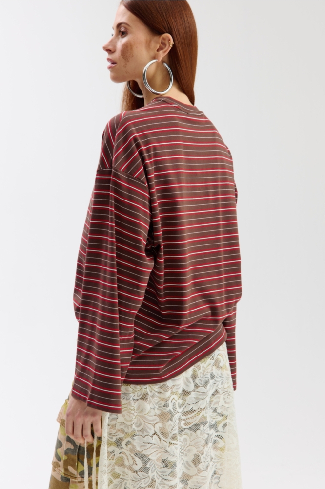 Harper & Yve bruine dames t-shirt | Model achteraanzicht