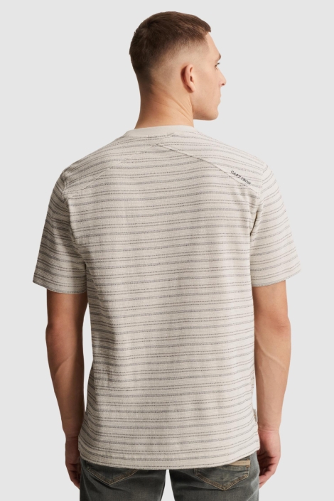 Cast Iron beige heren t-shirt | Model achteraanzicht