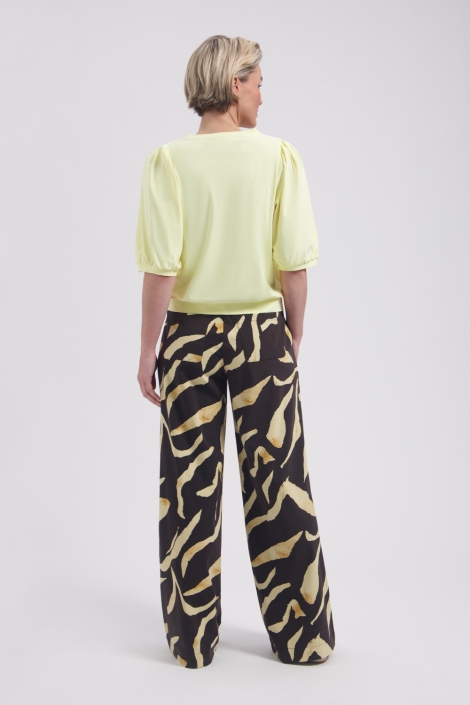 Lady Day gele dames t-shirt | Model achteraanzicht
