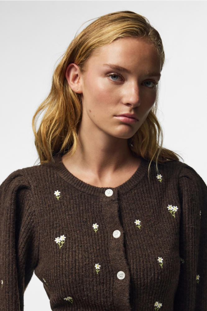 Pieces bruine dames vest | Kleurstaal