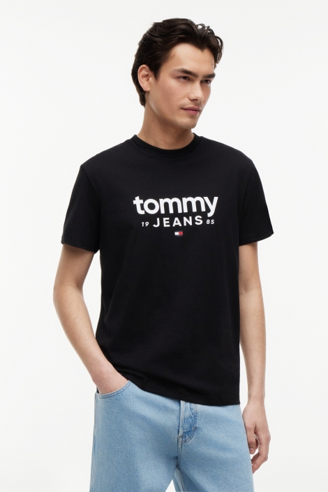 Tommy Jeans zwarte heren t-shirt | Model vooraanzicht