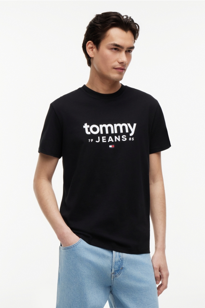 Tommy Jeans zwarte heren t-shirt | Model vooraanzicht